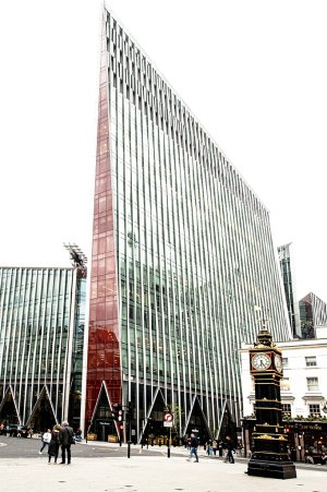 Clock by Victoria station, New Westmiinster London UK.jpg