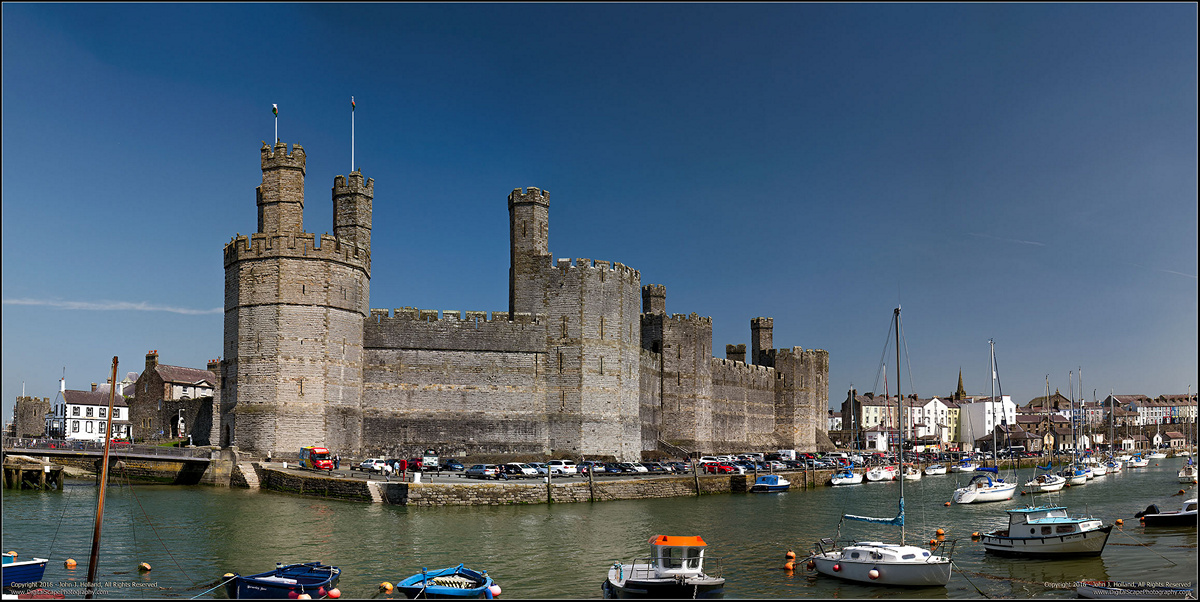 Caernarfon_Castle_16May-358-389-Pano2.jpg