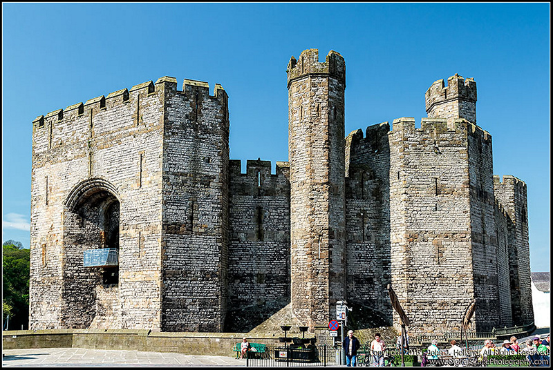 Caernarfon_Castle_16May-004-006-Pano.jpg