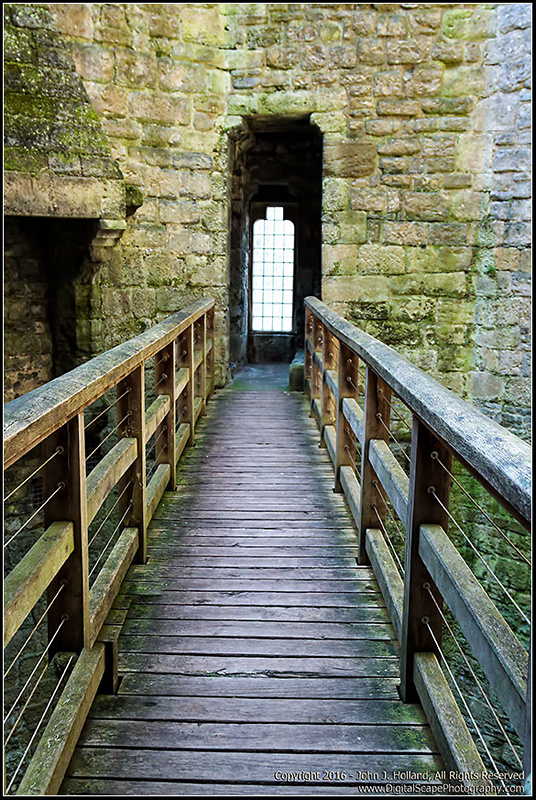 Caernarfon_Castle_16May-176-178-Pano.jpg